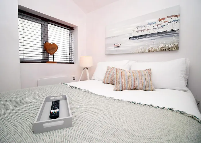 Coastal Penarth Dream! Close To Cardiff Superb Location Near Bars And Restaurants! Dog Friendly And Welcome Breakfast Pack!