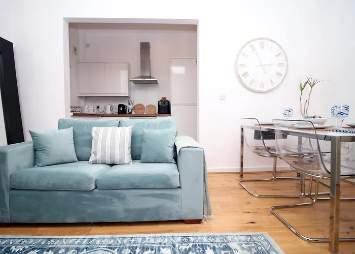 Coastal Penarth Dream! Close To Cardiff Superb Location Near Bars And Restaurants! Dog Friendly And Welcome Breakfast Pack!