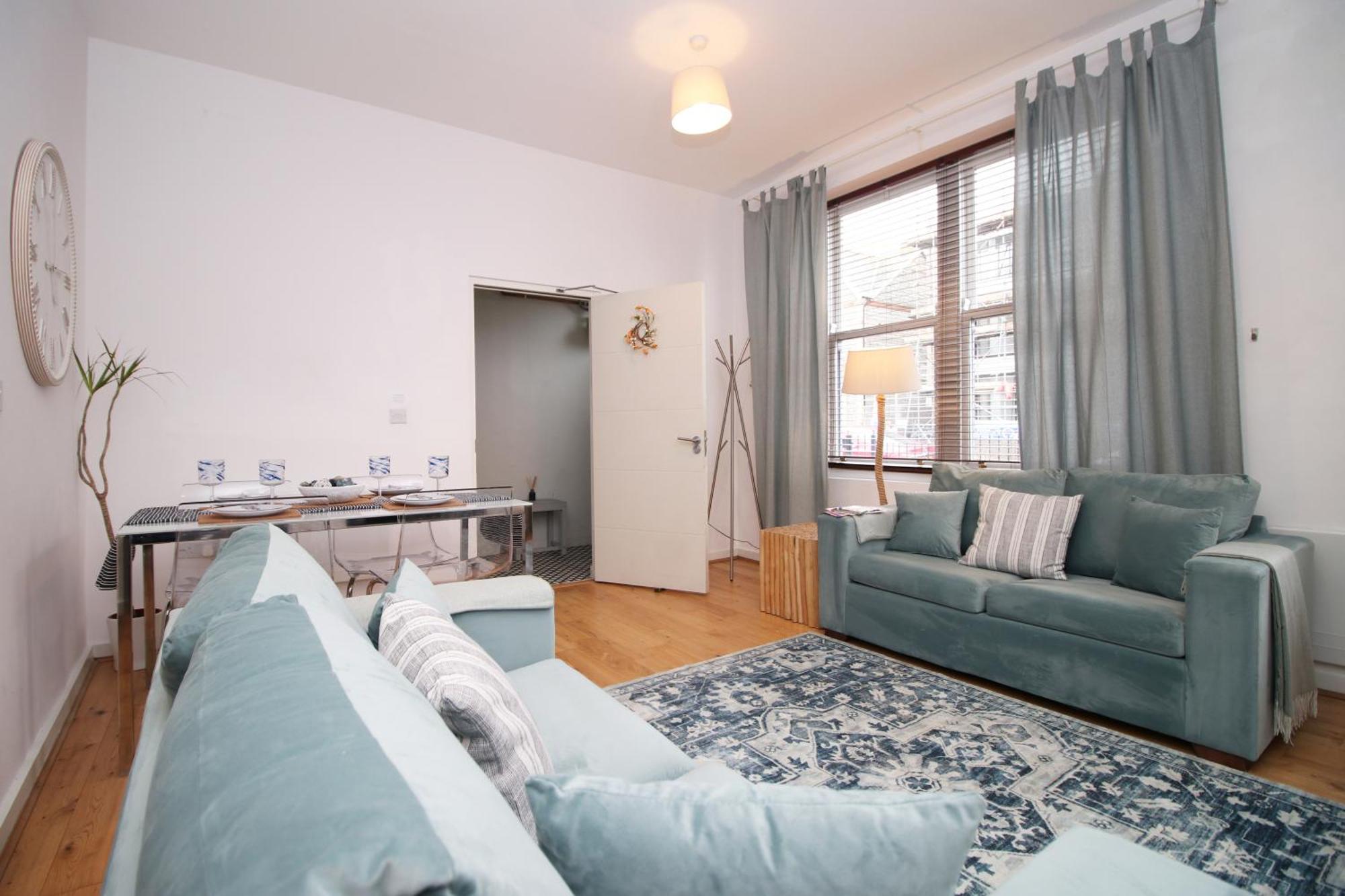 Coastal Penarth Dream! Close To Superb Location Near Bars And Restaurants! Dog Friendly And Welcome Breakfast Pack! Apartamento