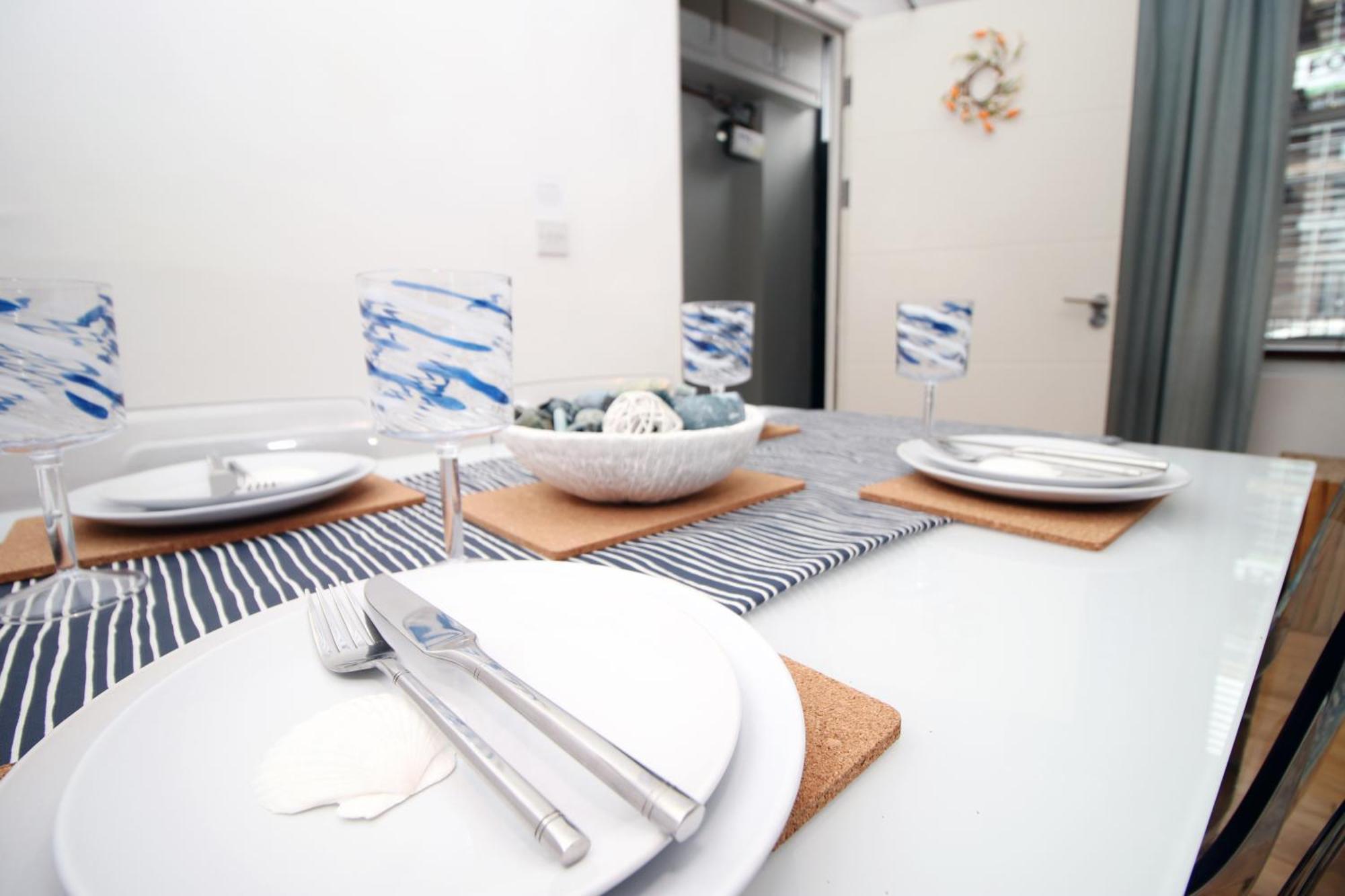 Coastal Penarth Dream! Close To Superb Location Near Bars And Restaurants! Dog Friendly And Welcome Breakfast Pack! Apartamento *