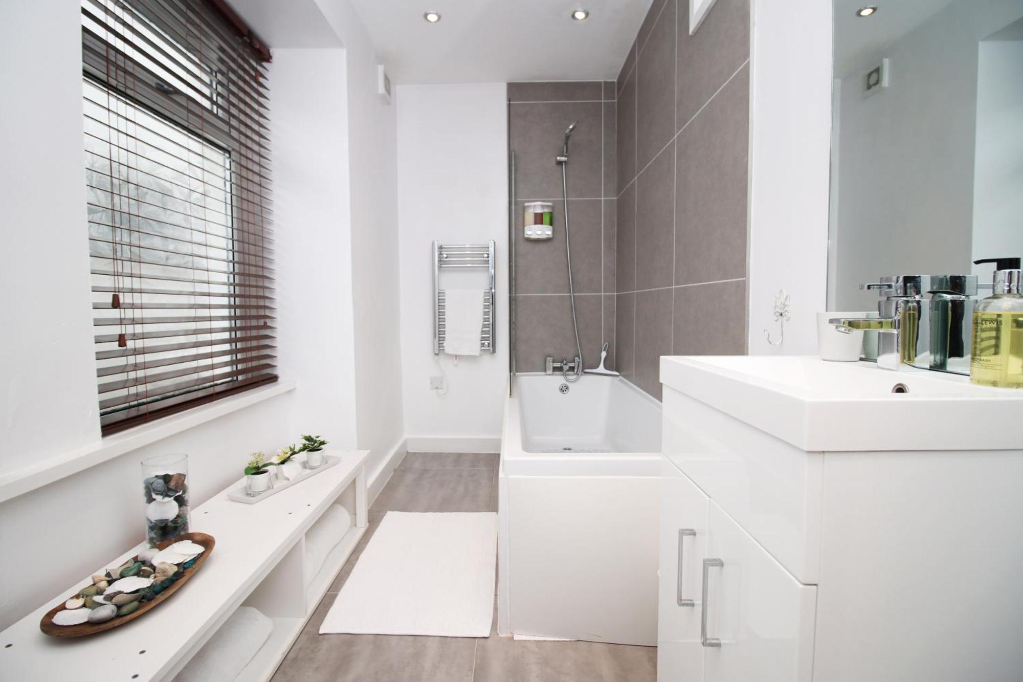 Coastal Penarth Dream! Close To Superb Location Near Bars And Restaurants! Dog Friendly And Welcome Breakfast Pack! Apartamento